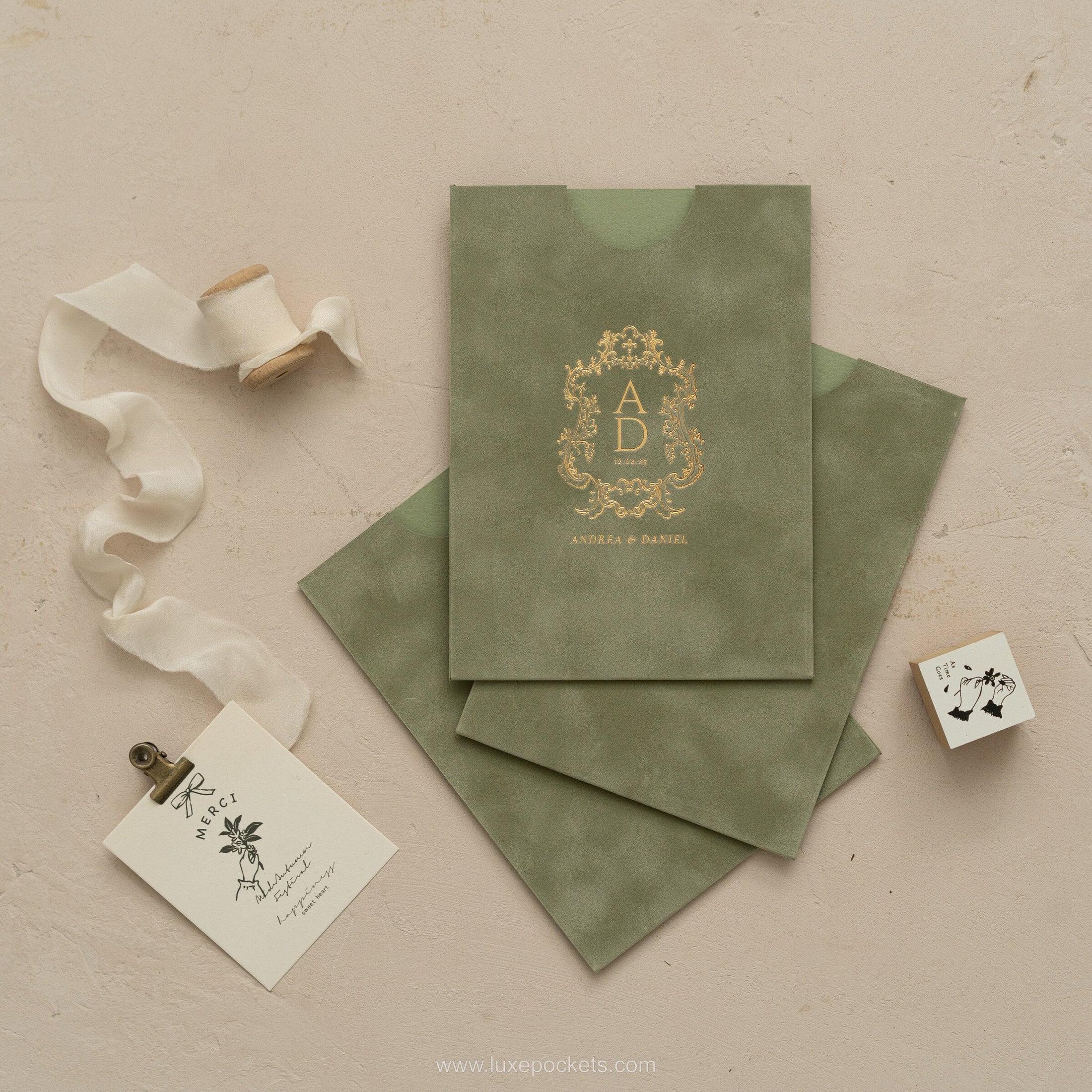 sage-green-velvet-sleeve-pocket 1.jpg